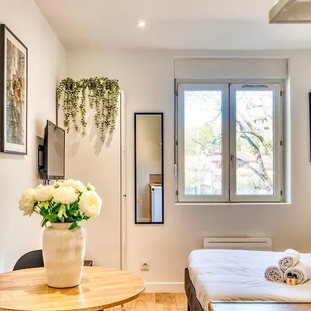 Le Basalte - Lumineux Studio - Parking Prive - Wifi - Proche Metro B Apartment *
